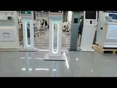 曲面スクリーンのセルフ注文キオスク