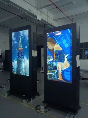 85 65 55 43 インチ アウトドア液晶デジタルサイネージ 2500Cd/m2 明るさと178°/178° ビューイング・アングル クアッドコアコーテックス-A17 CPUで動力